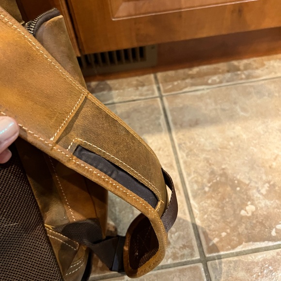 Leather backpack vintage w/ removable sleeve for laptop - Picture 7 of 14